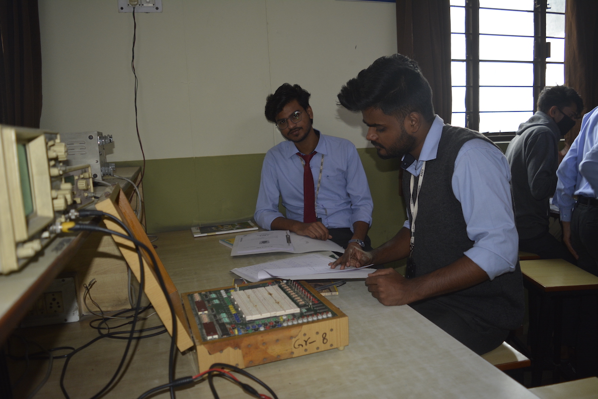 Digital Electronics & Microprocessor Lab